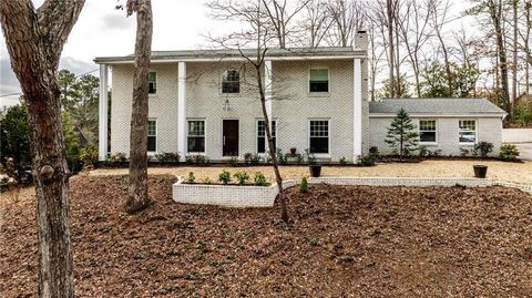 Photo of 800 Glenairy Drive, Sandy Springs, GA 30328 (MLS # 7609881)