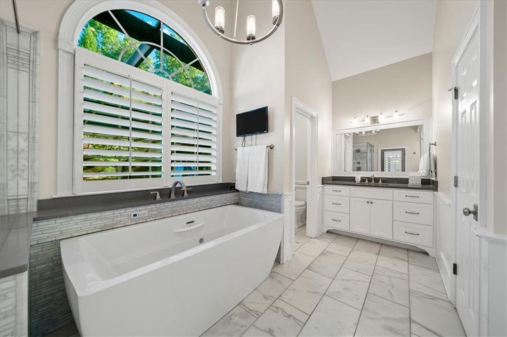 88+ ACRE GATED MULTI HOME ESTATE - Residential