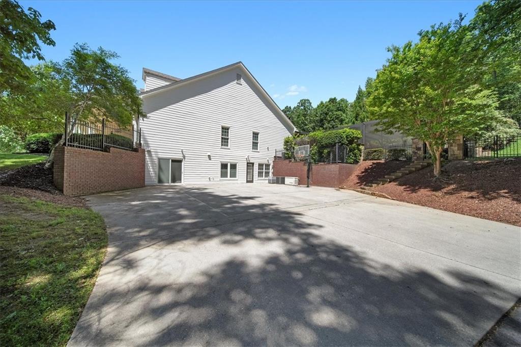 88+ ACRE GATED MULTI HOME ESTATE - Residential