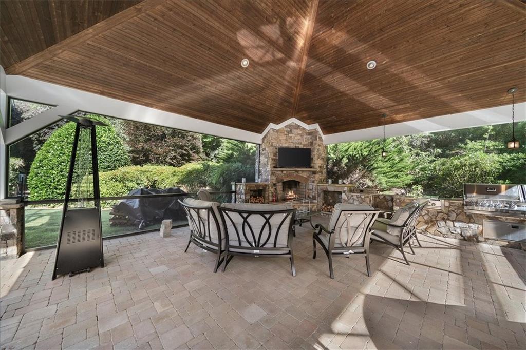 88+ ACRE GATED MULTI HOME ESTATE - Residential