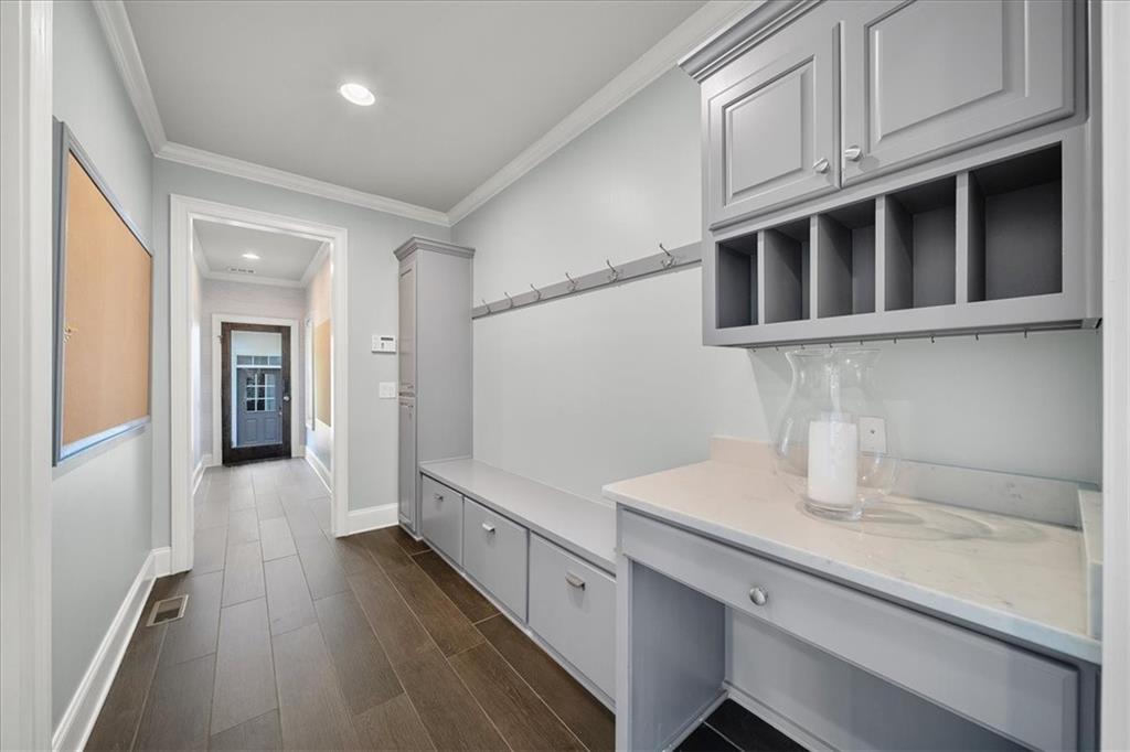 88+ ACRE GATED MULTI HOME ESTATE - Residential