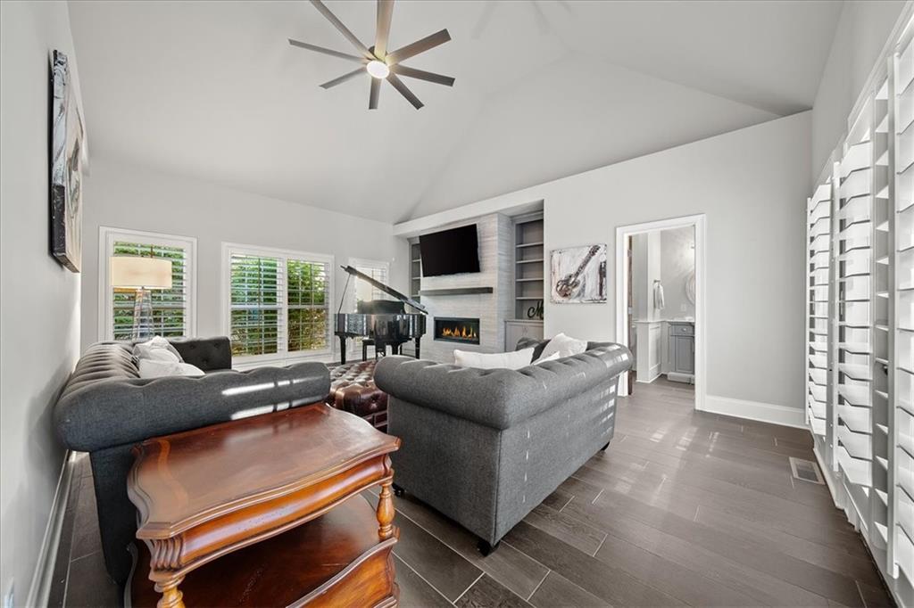 88+ ACRE GATED MULTI HOME ESTATE - Residential
