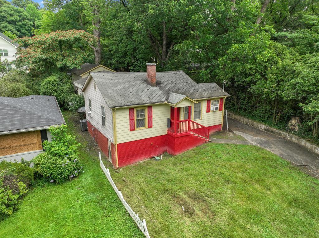 1411 Lavender Drive NW