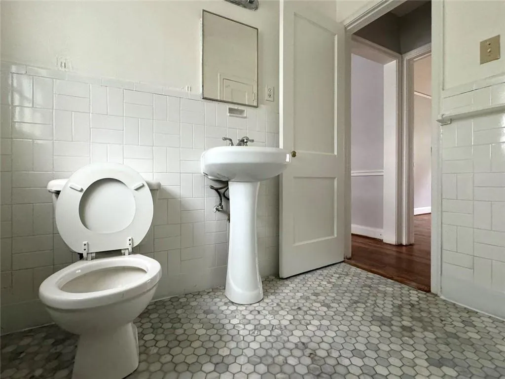 Atlanta, Georgia 30305, United States, 1 Bedroom Bedrooms, ,1 BathroomBathrooms,Residential,Active,251962