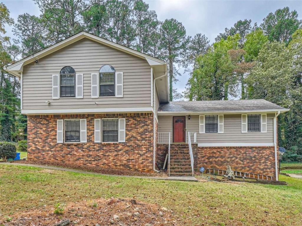 New Buyer Rate Buy Down Incentives on acceptable offers through Preferred Lender for Qualified Buyers. (Restrictions & Conditions may apply)   Spacious Multi-Level Home in a quiet neighborhood sitting on 1/2 acre lot! Lots of space and potential on this one! SPRINKLER SYSTEM, SECURITY SYSTEM, LARGE BACKYARD, MOVE-IN CONDITION.
