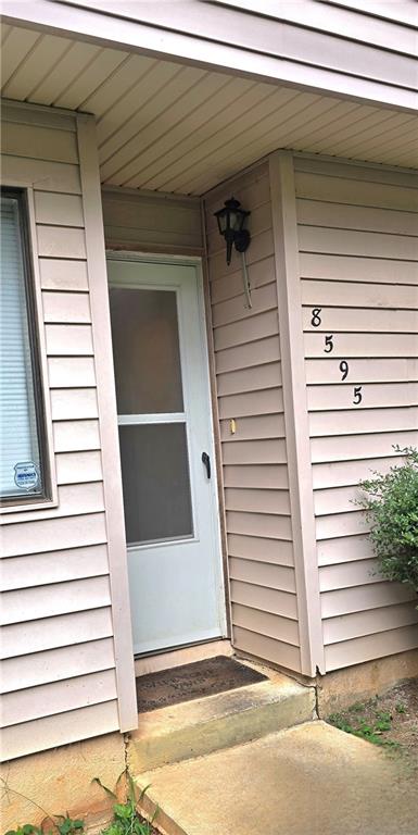 For Rent – Cozy 3-Bedroom Home in Jonesboro!
Spacious and charming 3 bed, 1.5 bath Townhome with approx. 1,400 sq ft of living space.
* Two bedrooms upstairs, one private bedroom downstairs – perfect for guests or a home office
* Convenient half-bath on main level
* Close to shopping, dining, transit, and more – everything you need is just minutes away!
Whether you're downsizing, relocating, or just looking for a fresh start, this home checks all the boxes.
– Let’s get you moving.