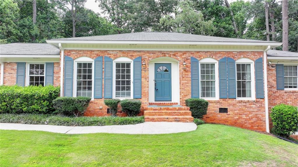 1744 Chateau Drive, Dunwoody, Georgia image 2
