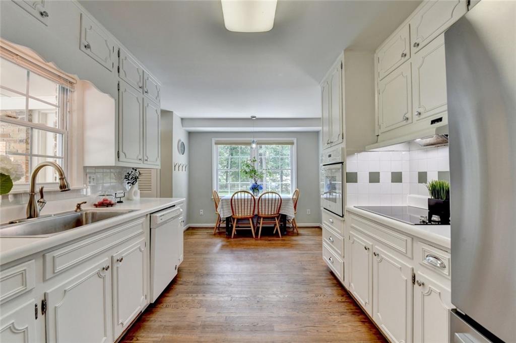 1744 Chateau Drive, Dunwoody, Georgia image 9