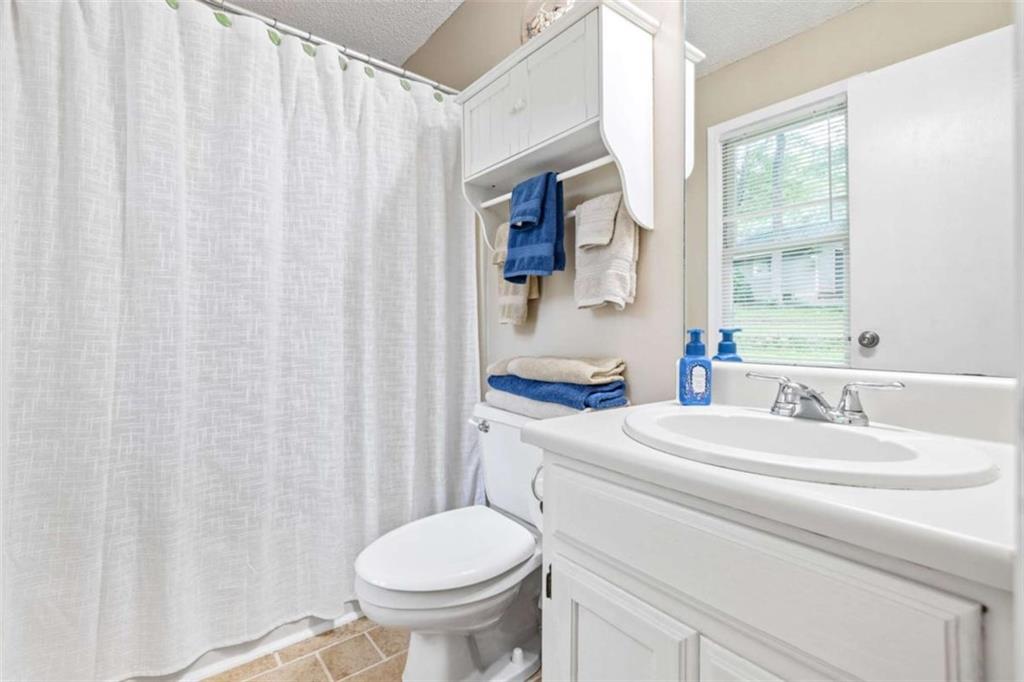 1526 Oakleaf Drive, Auburn, Georgia image 24