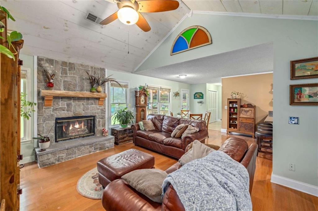 1526 Oakleaf Drive, Auburn, Georgia image 9