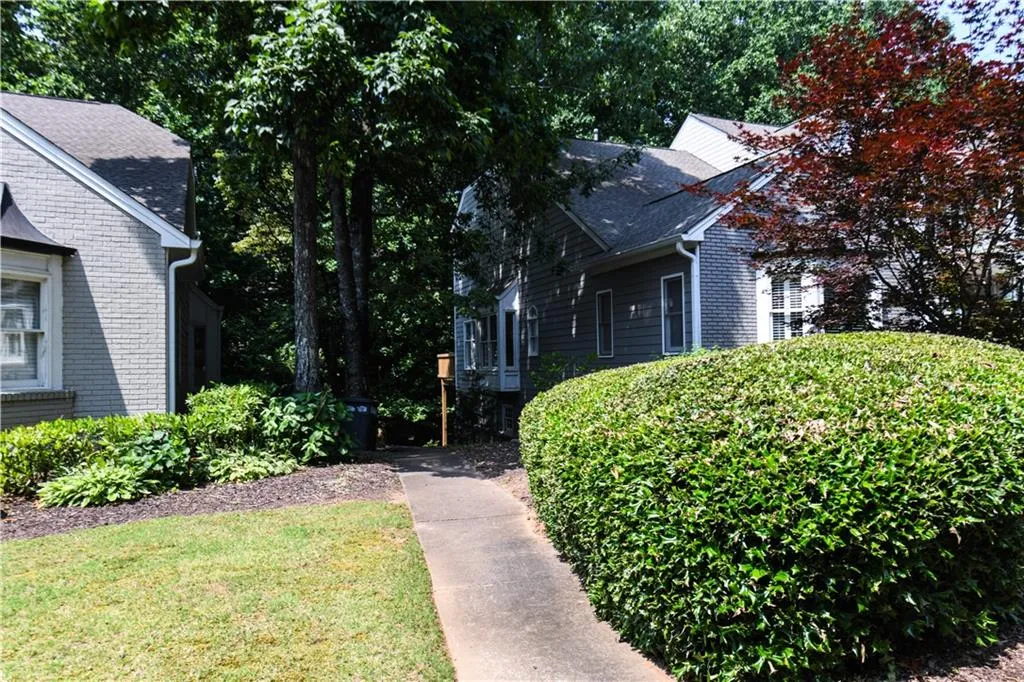 Marietta, Georgia 30068, United States, 4 Bedrooms Bedrooms, ,4 BathroomsBathrooms,Residential,Active,171110