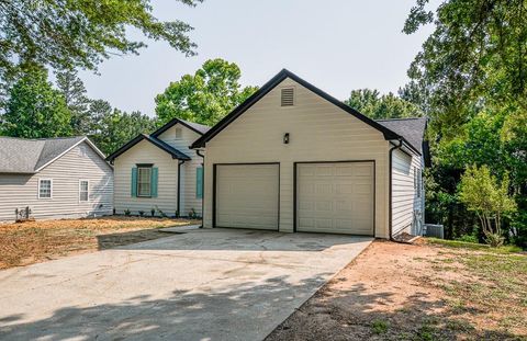 Homes For Rent - 515 Allens Landing Court<br/> Lawrenceville, GA 30045