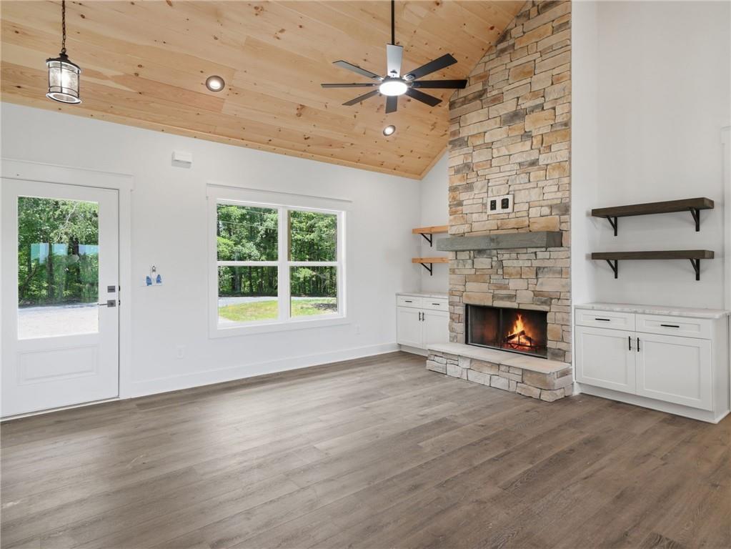 1521 Azure Lane