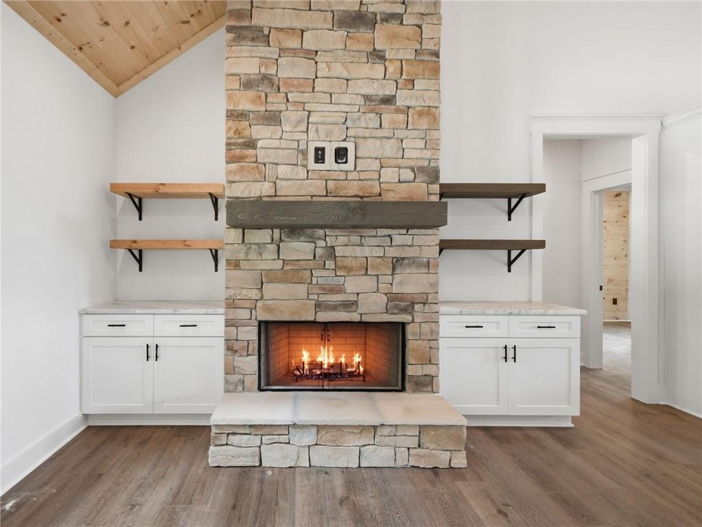1521 Azure Lane