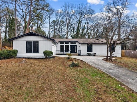 Homes For Sale - 5419 Fieldgreen Drive<br/> Stone Mountain, GA 30088