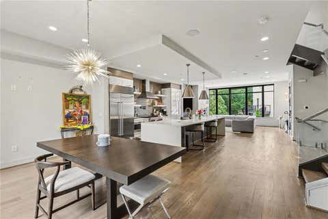 Townhouse For Sale - 904 Lenox Boulevard<br/> Atlanta, GA 30324