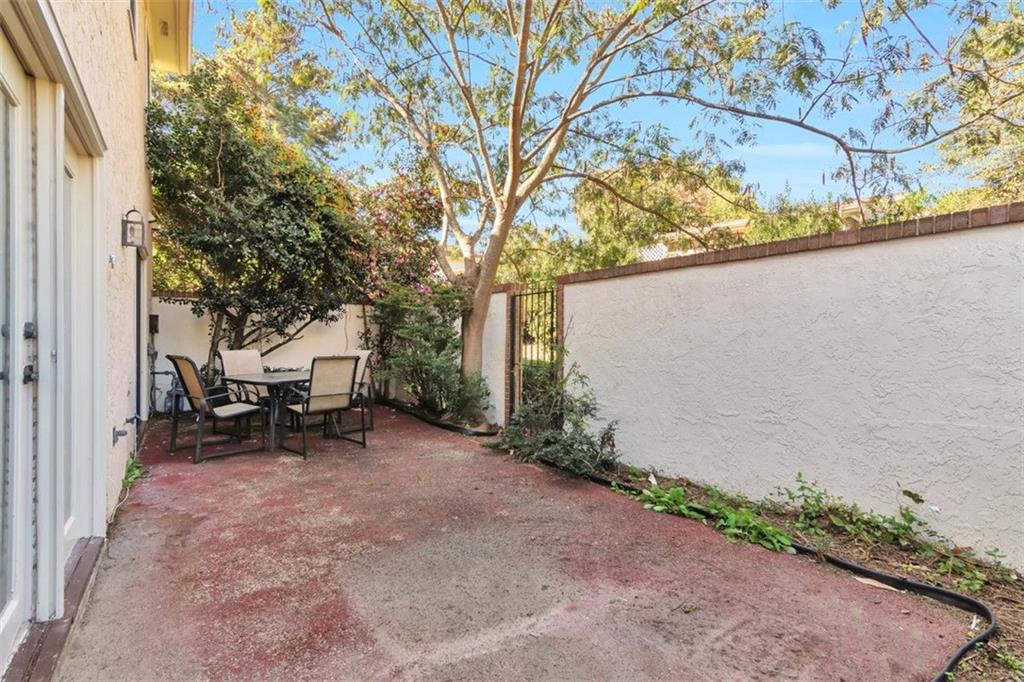 4324 VILLAGE OAKS Lane