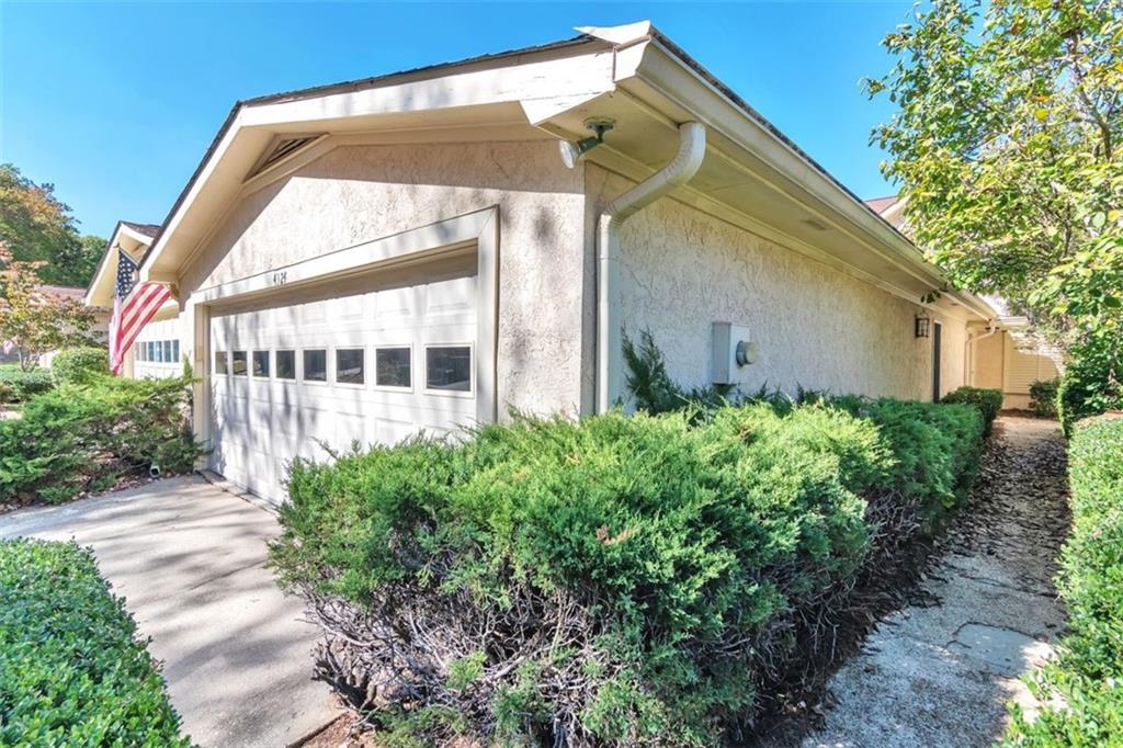 4324 VILLAGE OAKS Lane