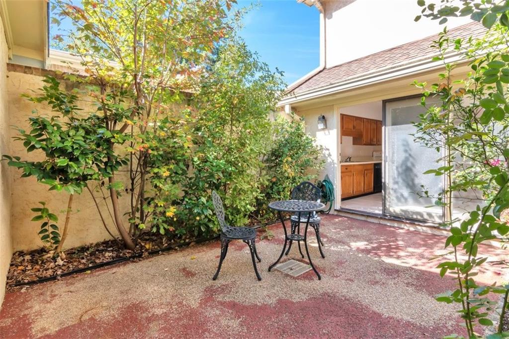 4324 VILLAGE OAKS Lane