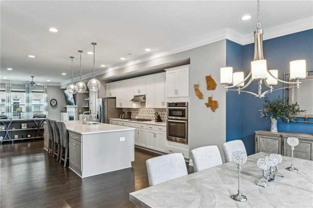 Brookhaven, Georgia 30319, United States, 3 Bedrooms Bedrooms, ,4 BathroomsBathrooms,Residential,Pending,84684