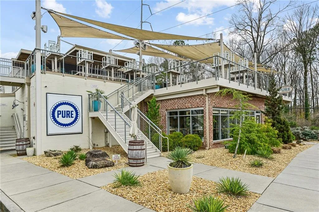 Brookhaven, Georgia 30319, United States, 3 Bedrooms Bedrooms, ,4 BathroomsBathrooms,Residential,Pending,84684