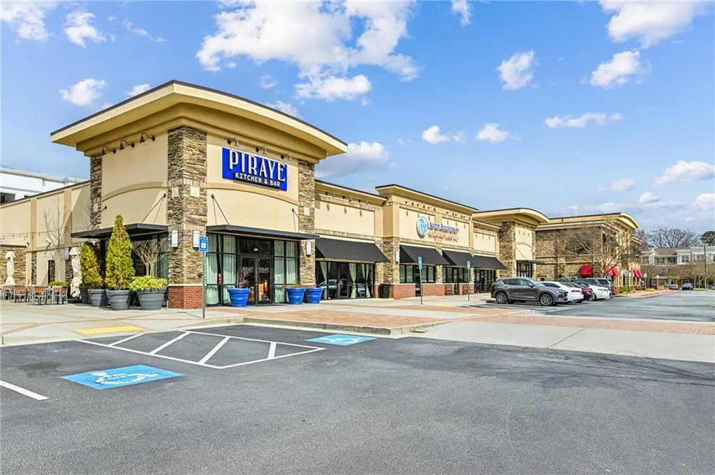 Brookhaven, Georgia 30319, United States, 3 Bedrooms Bedrooms, ,4 BathroomsBathrooms,Residential,Pending,84684