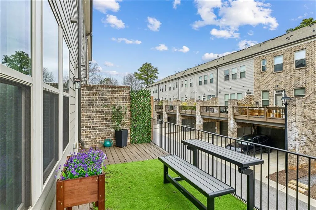 Brookhaven, Georgia 30319, United States, 3 Bedrooms Bedrooms, ,4 BathroomsBathrooms,Residential,Pending,84684