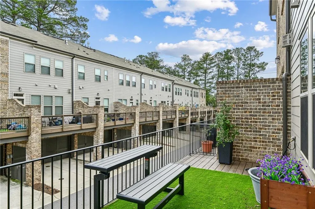 Brookhaven, Georgia 30319, United States, 3 Bedrooms Bedrooms, ,4 BathroomsBathrooms,Residential,Pending,84684