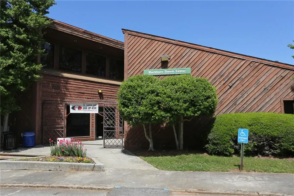 Brookhaven, Georgia 30319, United States, 3 Bedrooms Bedrooms, ,4 BathroomsBathrooms,Residential,Pending,84684