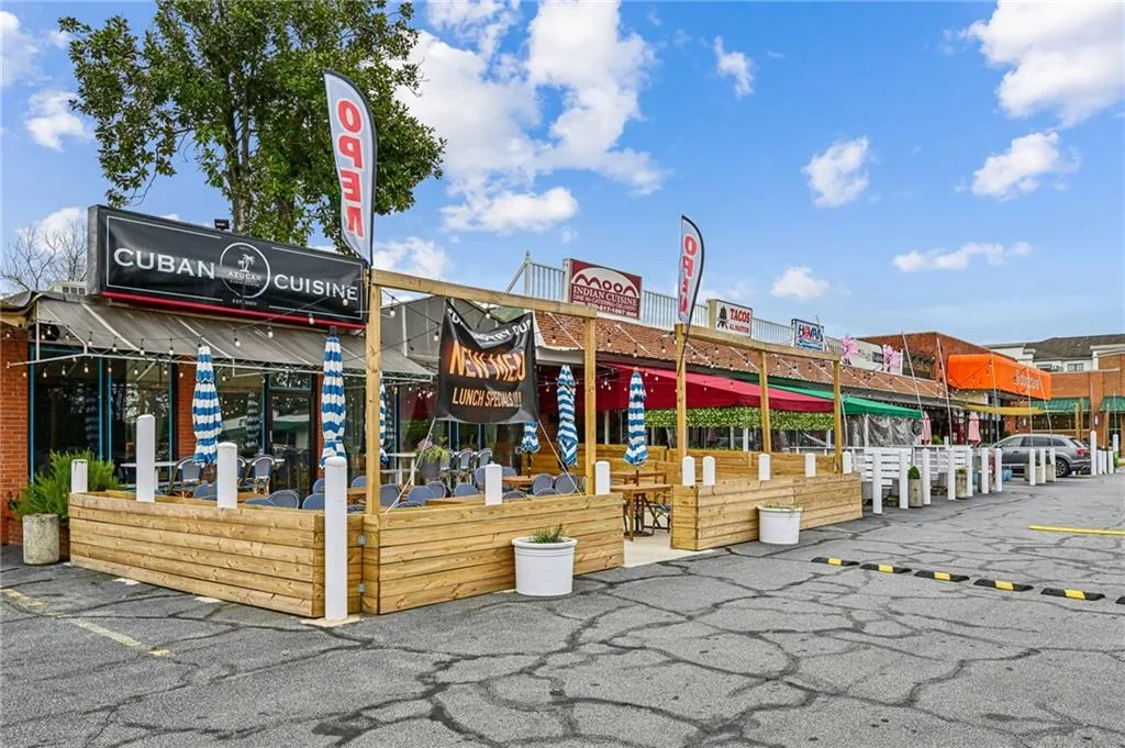 Brookhaven, Georgia 30319, United States, 3 Bedrooms Bedrooms, ,4 BathroomsBathrooms,Residential,Pending,84684