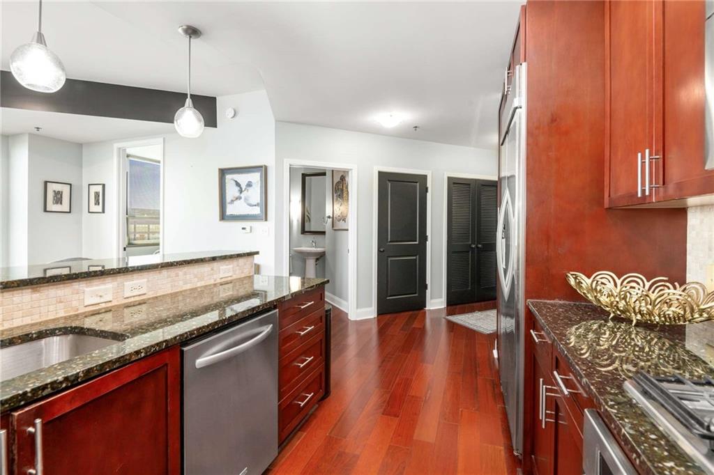 270 17th Street NW 813