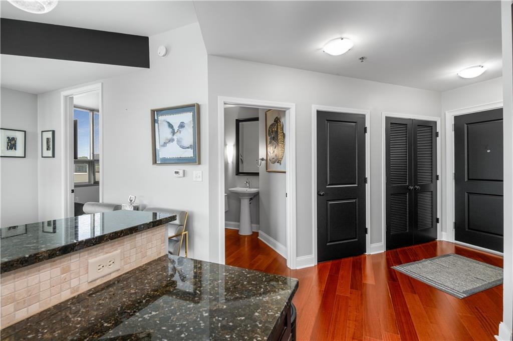 270 17th Street NW 813