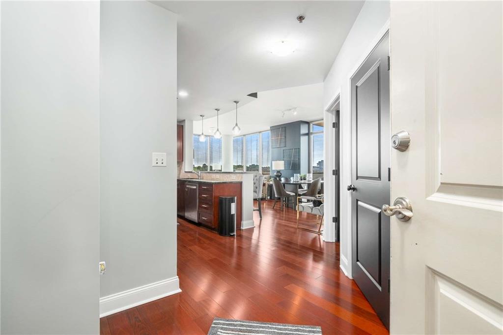270 17th Street NW 813