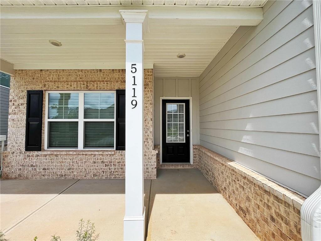 5119 Aylesbury Court, Hoschton, Georgia image 2