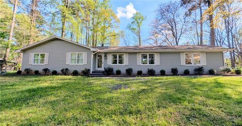 Homes For Sale - 220 Burnie Road<br/> Woodstock, GA 30188