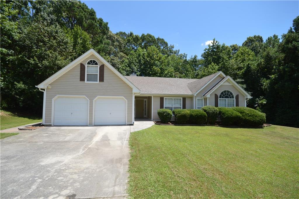 Ranch home in quiet community. 3bed 2bath w/ Bonus Room over garage! This recently rennovated home features open floorplan with LVP flooring throughout! Large living rm with gas fireplace. Formal Dining area. Open kitchen floorplan w/ Breakfast area. Split bedroom layout features spacious secondary bedrooms & oversized master suite w/ sitting room. Spa like master bath with dual vanity and tiled bath/shower. Bonus Room upstairs that can be used as a 4th bedroom, office, flex space. 2 car garage. Fenced back yard with a patio perfect for grilling and entertaining outdoors. Close to Paulding County Schools, shopping and restaurants.
12 month Lease. Renters Insurance required. No Evictions. No Criminal. Must make 2.5x rent