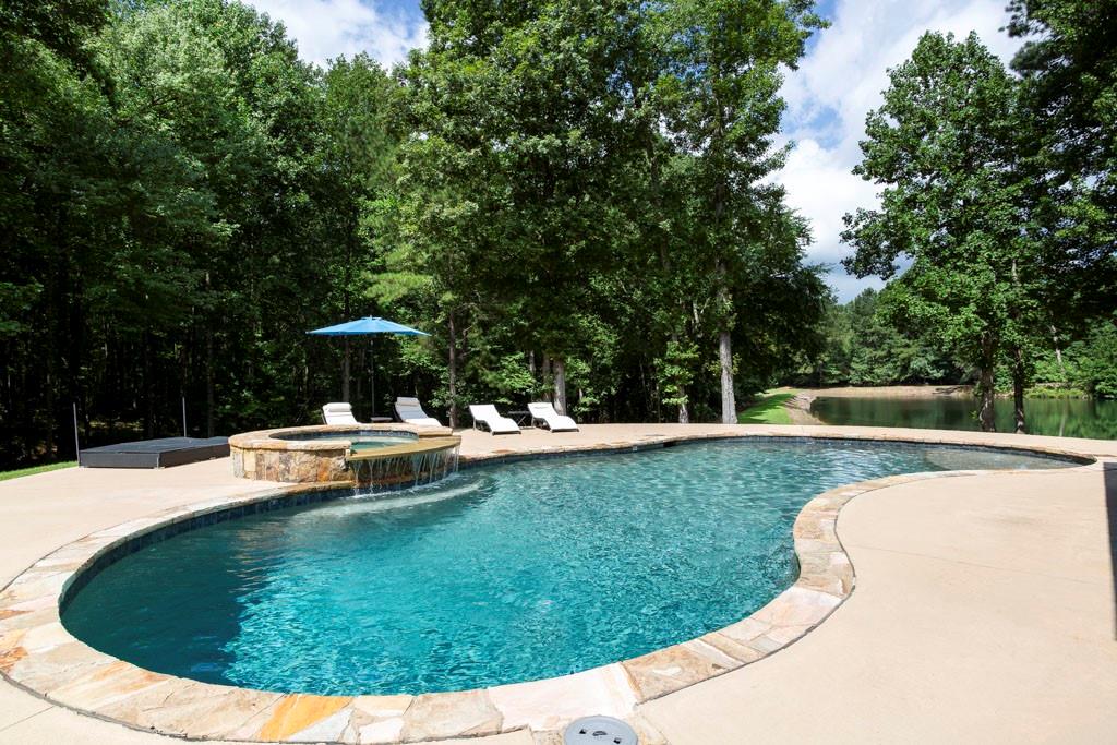 3055A Spring Hill Drive