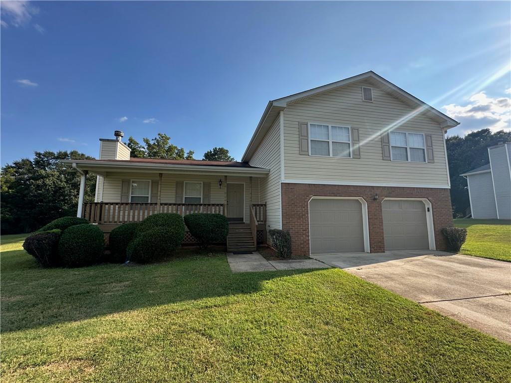 3719 Jackson Ln, Ellenwood, GA 30294
Welcome to this well-maintained 3-bedroom, 2.5-bath split-level home in the desirable Falcon Crest community of Ellenwood. Built in 2002 and offering nearly 2,000 sq ft of living space, this property combines comfort, functionality, and location.
Step inside to a spacious main level with natural light, a cozy fireplace in the living room, and an open flow perfect for everyday living. The finished basement adds extra versatility—ideal for a home office, media room, or guest space. The primary suite features ample space and a private bath, while two additional bedrooms provide comfort for family or guests.
Outside, enjoy a manageable lot with established surroundings in a neighborhood known for its quiet charm, clean surroundings, and convenient freeway access. With 95% homeownership, Falcon Crest is a stable and welcoming community where pride of ownership shows.
? Key Features:
3 Bedrooms | 2.5 Bathrooms
1,998 Sq Ft (300 sqft Finished Basement)
Split-Level Design with Fireplace
Built in 2002 | Well-Maintained
Located in peaceful Falcon Crest, Ellenwood
Close to schools, parks, and easy freeway access
With an estimated value around $296K and continued area growth, this home is both a comfortable residence and a smart investment opportunity.
Don’t miss your chance to own in Falcon Crest—schedule your showing today!