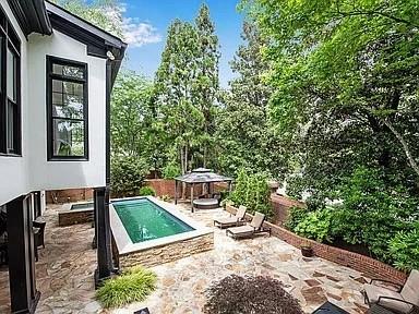 220 WINDSOR GATE Cove NE