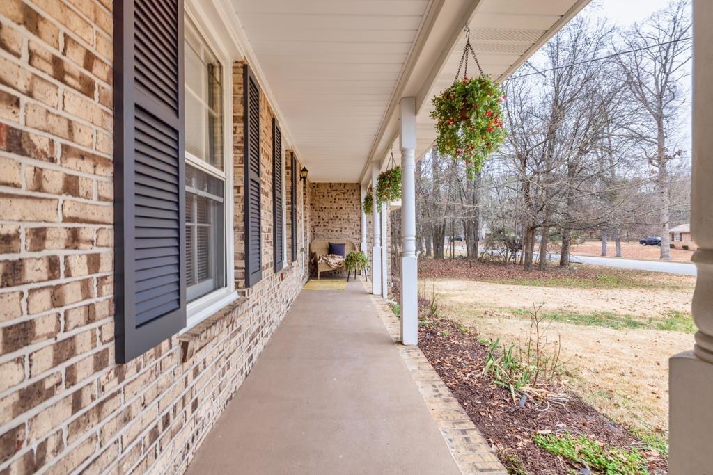 2343 Meadow Drive, Snellville, Georgia image 2