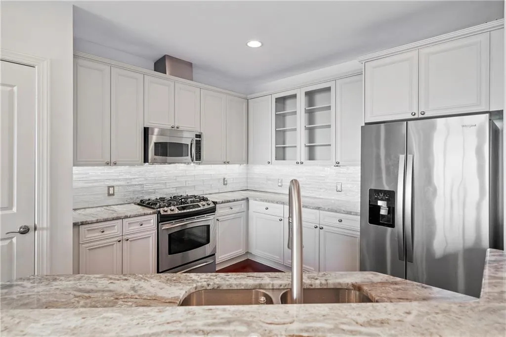 Atlanta, Georgia 30339, United States, 2 Bedrooms Bedrooms, ,2 BathroomsBathrooms,Residential,Active,1780