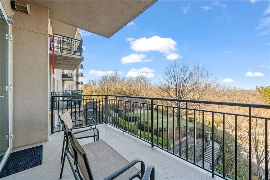 Atlanta, Georgia 30339, United States, 2 Bedrooms Bedrooms, ,2 BathroomsBathrooms,Residential,Active,1780