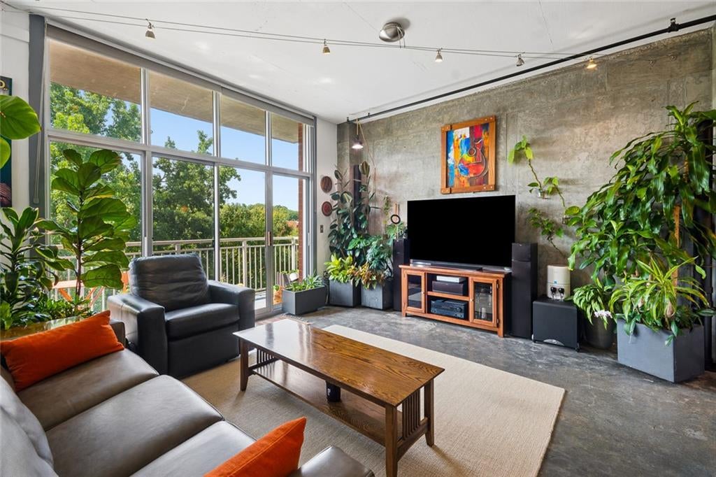 245 N Highland Avenue NE 321