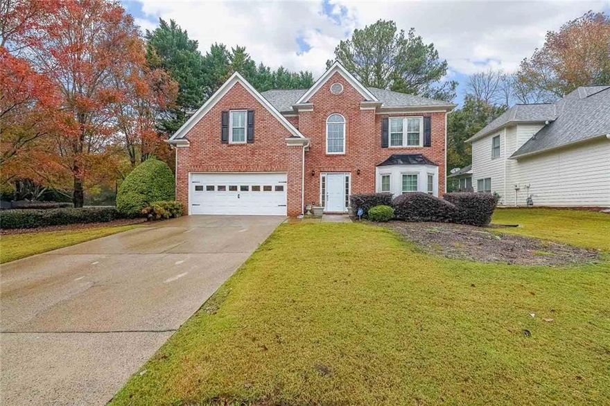 2 story traditional close in East Cobb. 4 BR 2.5 bath. Huge Master with separate tub +shower. New carpeting upstairs, hardwoods in DR, LR, FR. New countertops in kitchen. Fenced backyard.