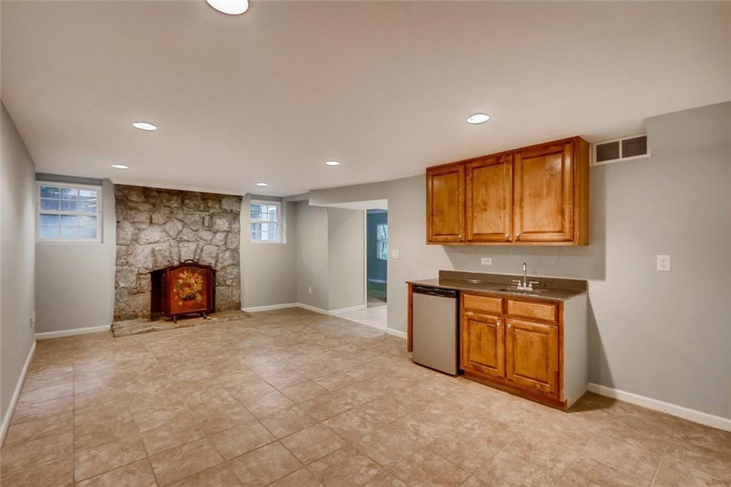 1719 Ridgewood Drive NE