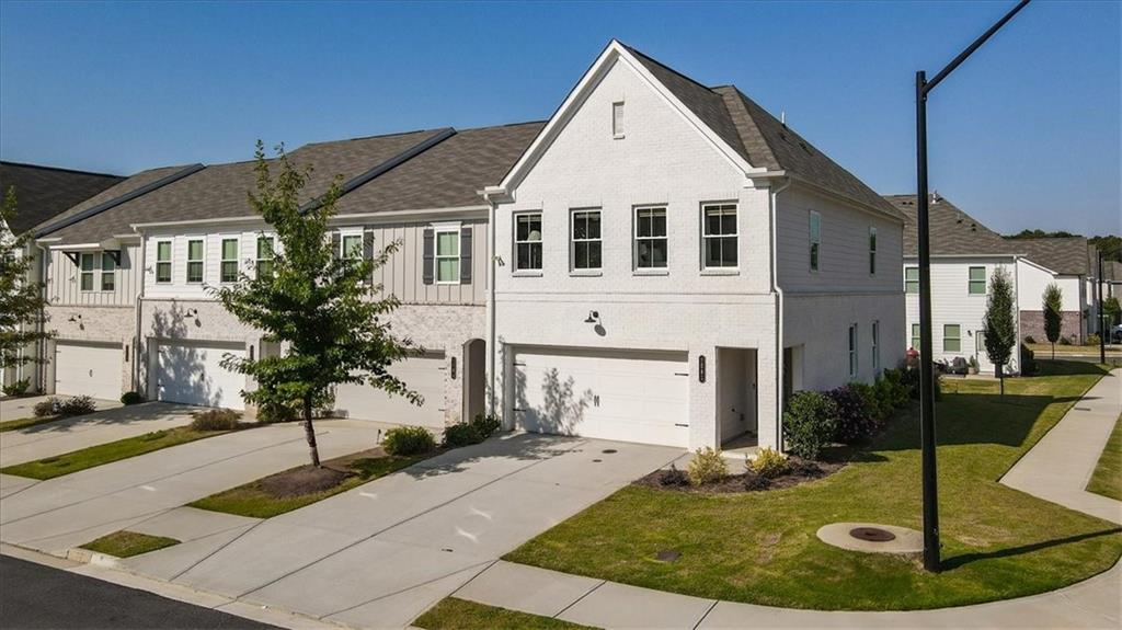3585 Silvery Way
