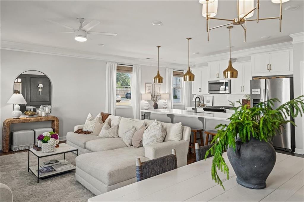 3585 Silvery Way