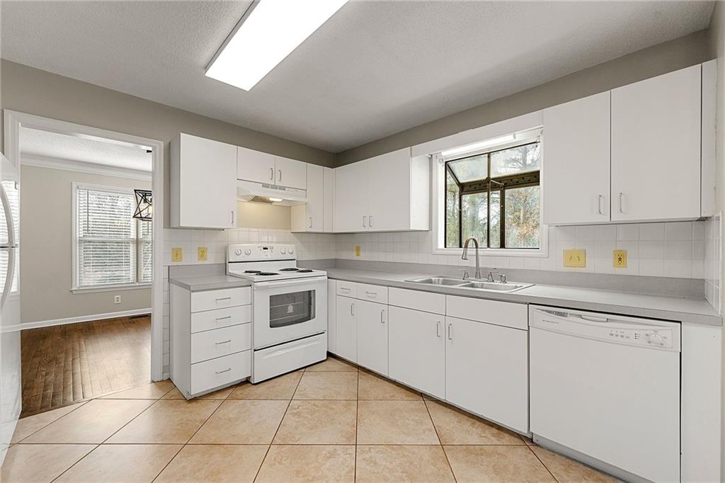 Addison Heights - Residential Lease