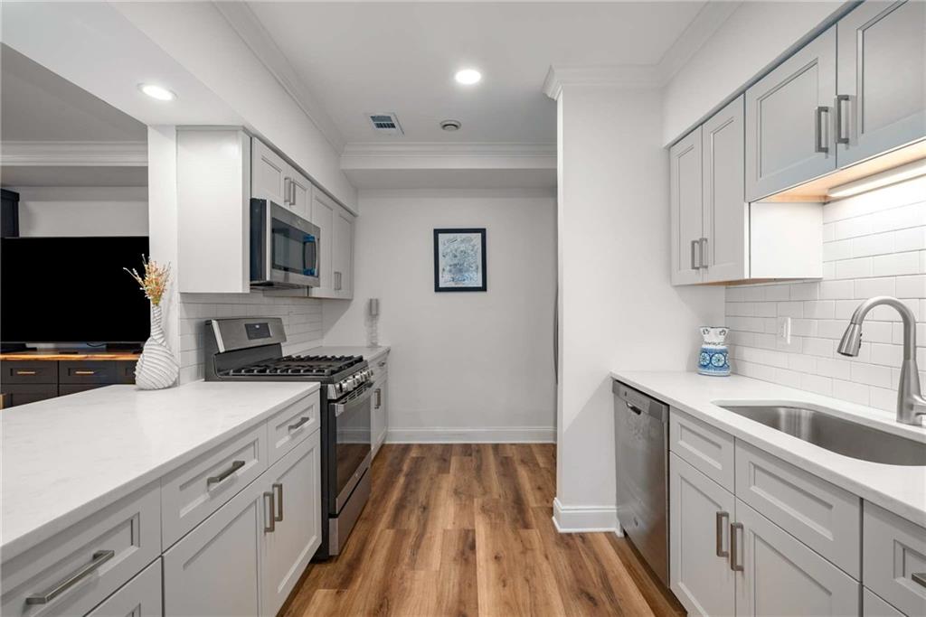 6980 Roswell Road #B13, Sandy Springs, Georgia image 4