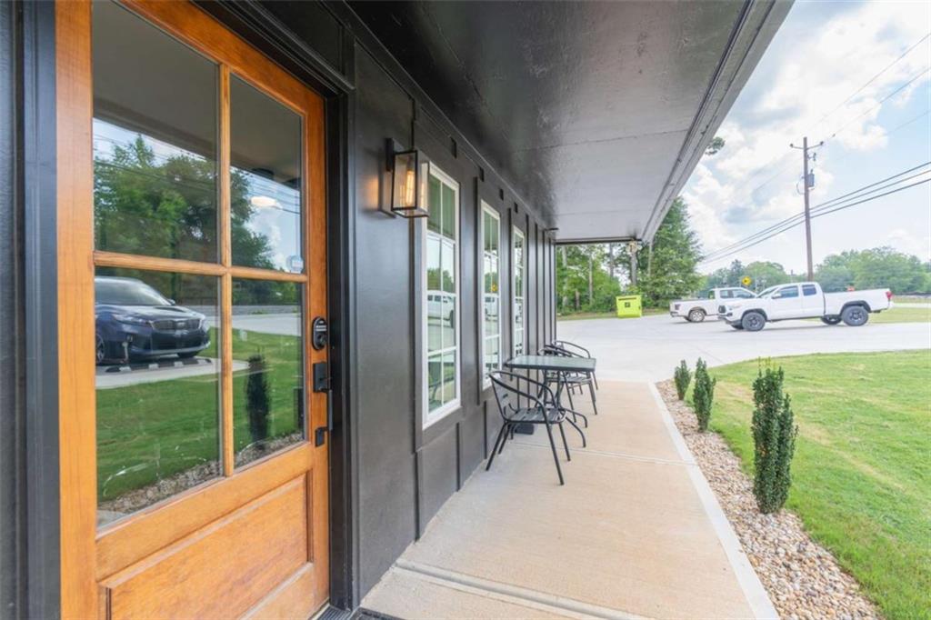 Commercial Office for Rent in Bremen City Limits, Very Convenient Location. 2 Offices, Reception Area/Conference Room & Bathroom. Side A also available for rent. Side A has Reception Area, 3 to 4 Offices/Break Room & Bathroom. Attached Parking Lot.